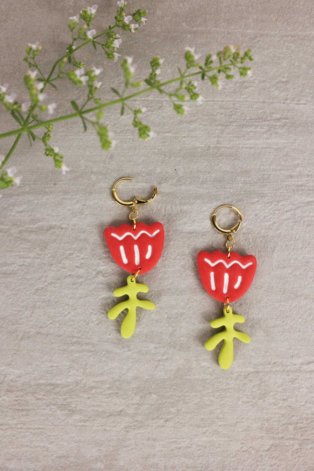 Tulip shaped earring in red.