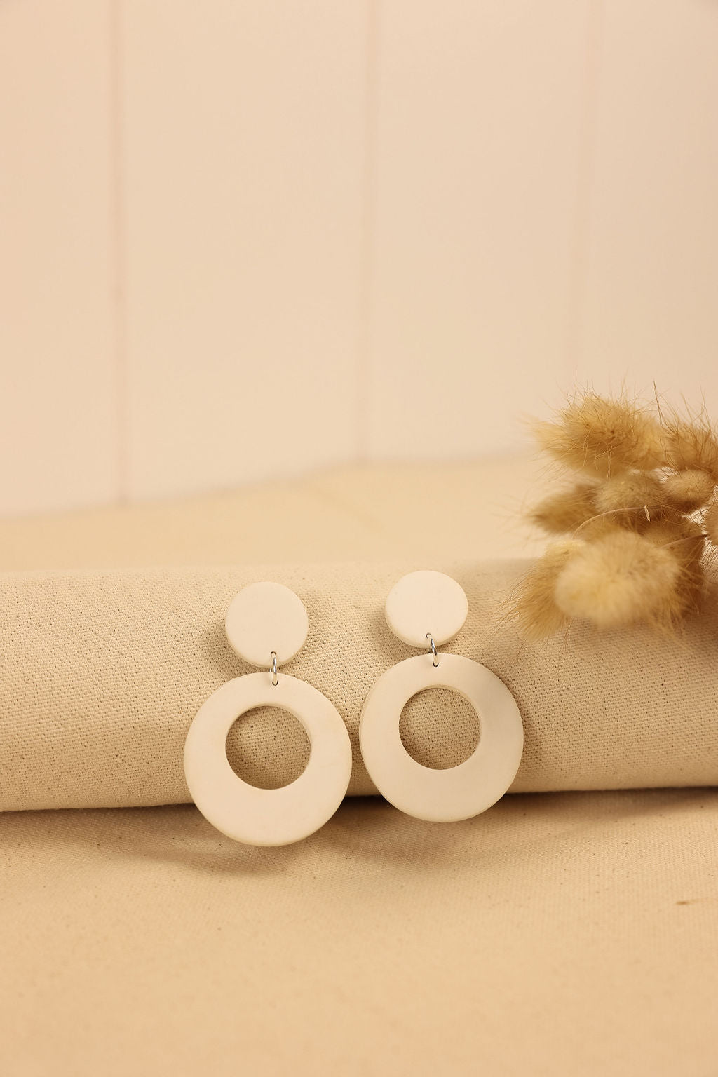 Polymer clay white circle earring. Retro white circle earring