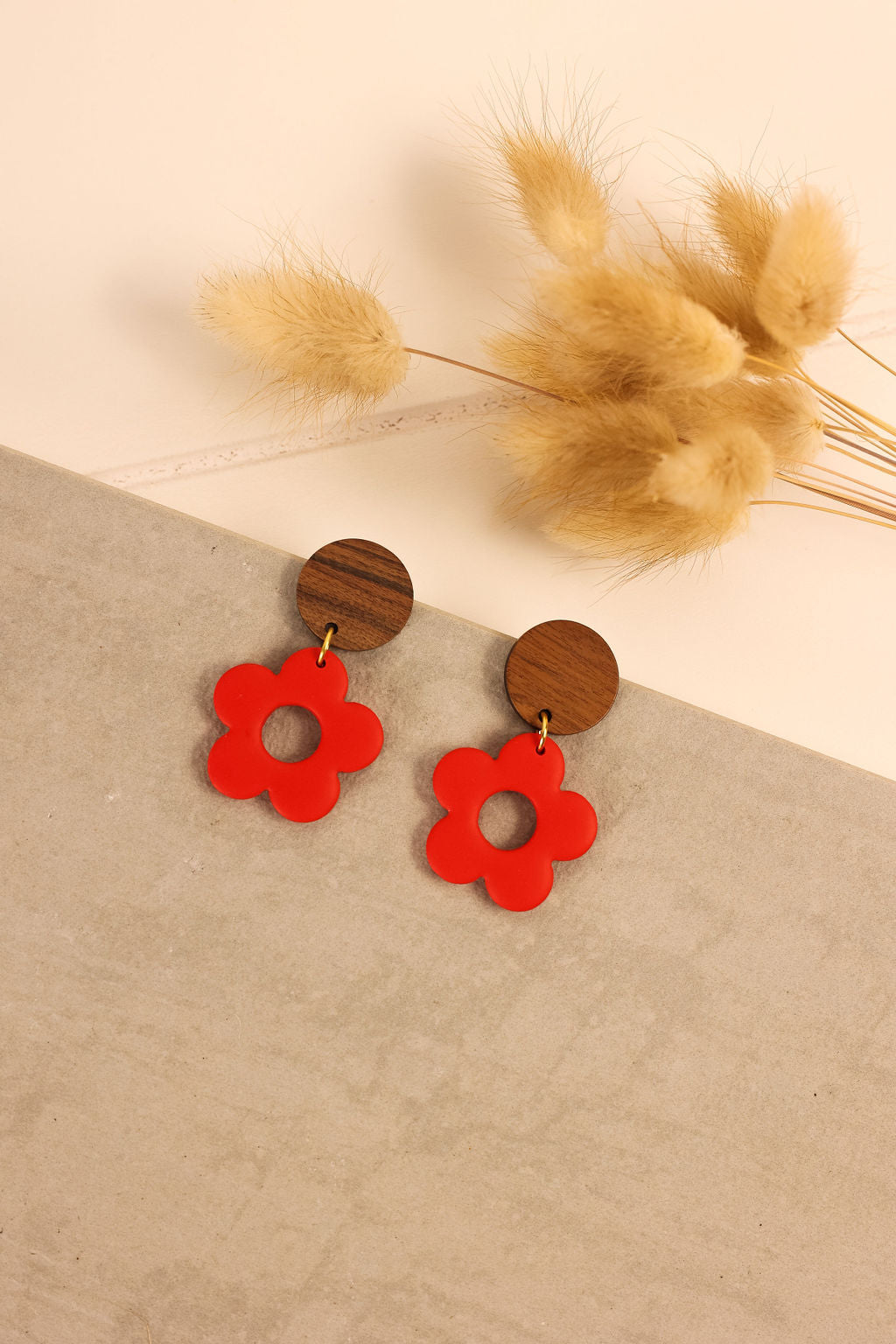 Red flower power earring. Polymer clay retro flower earring. 