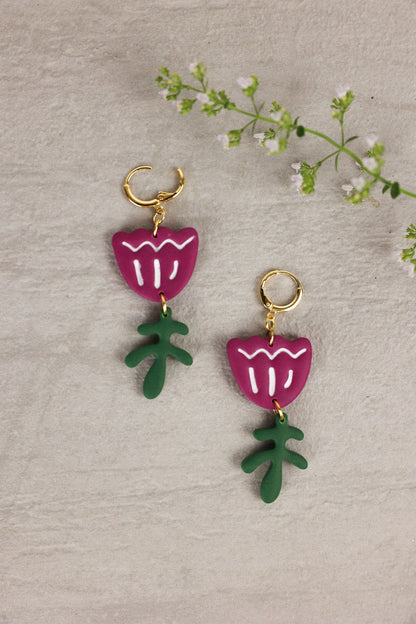 Tulip Shaped earring in amethyst color.